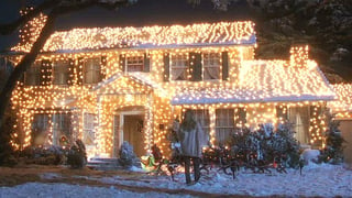 Griswold-house-Christmas-Vacation-movie-in-lights.jpg