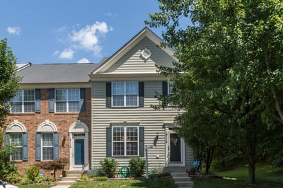 SOLD: Beautifully Maintained End Unit in Longmeade