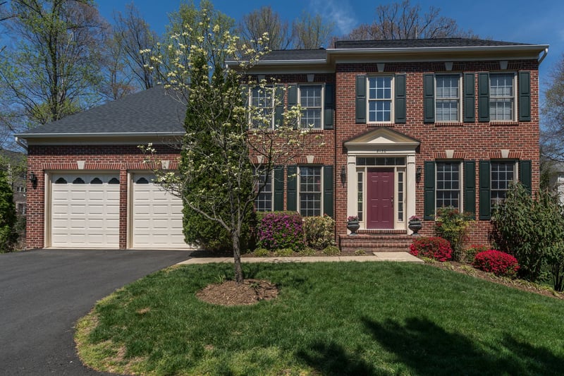 NEW LISTING Elegant & Spacious Colonial in Barrington Community