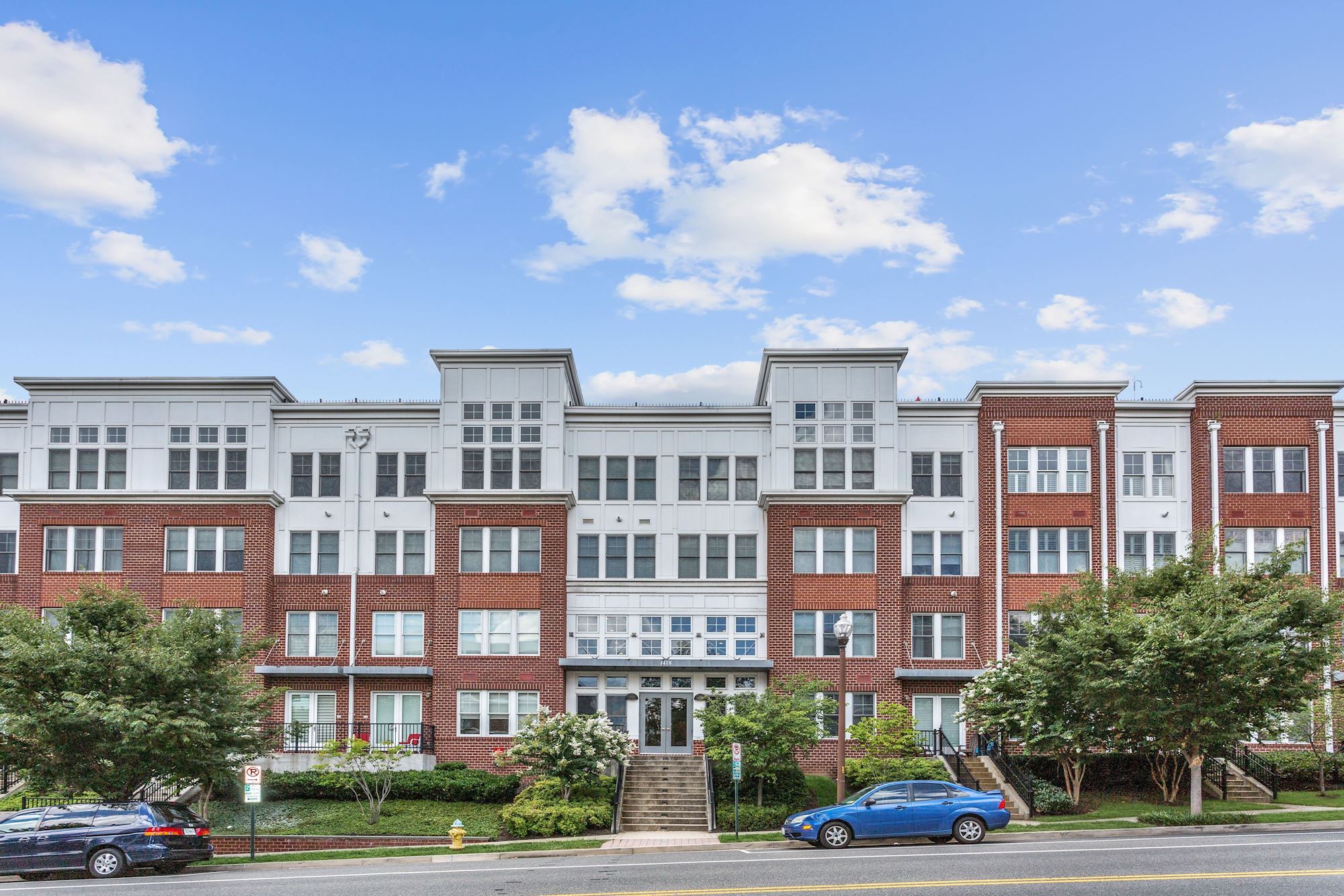Ideally Situated Townhome in Arlington