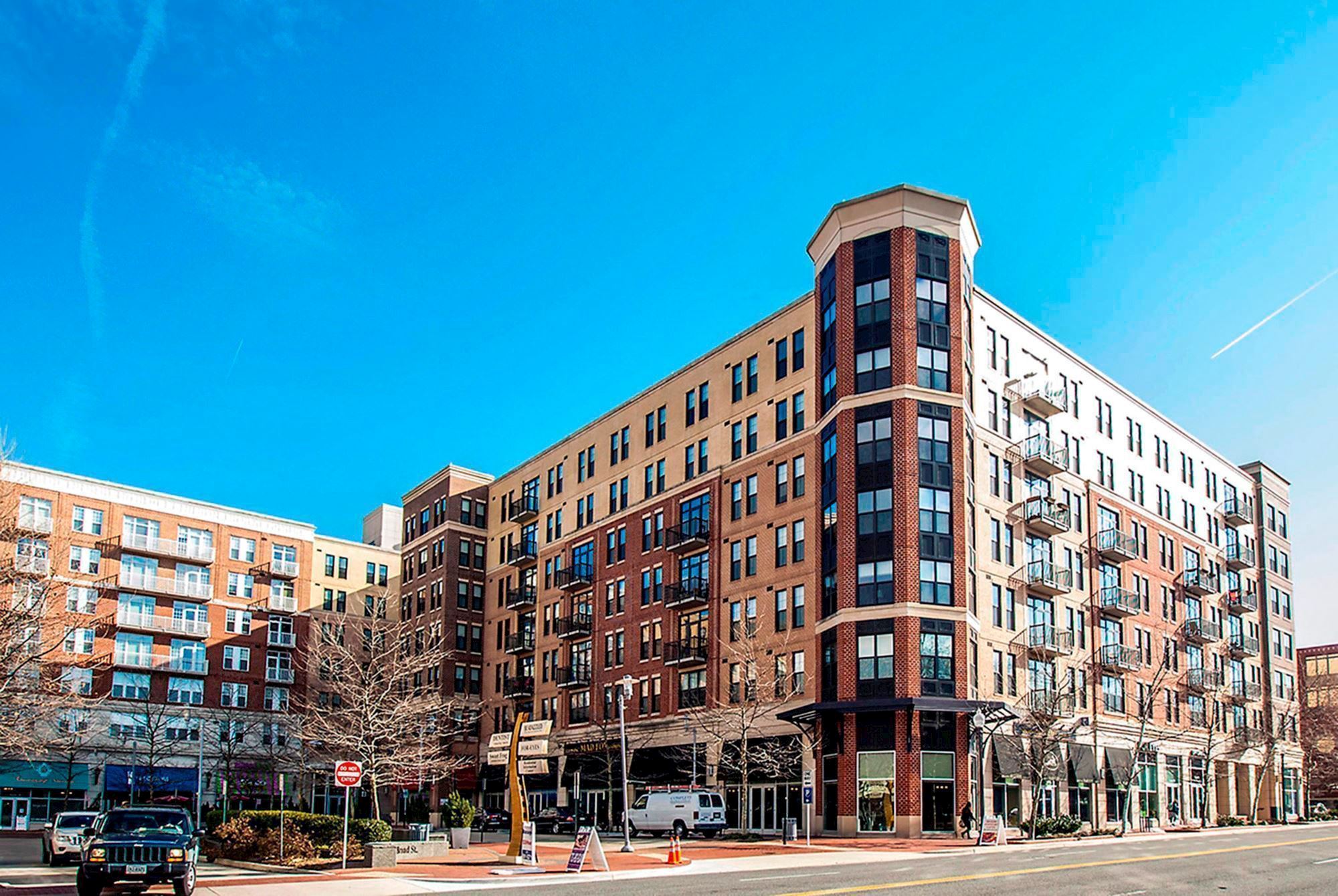 Peaceful Top-Floor Unit in Falls Church