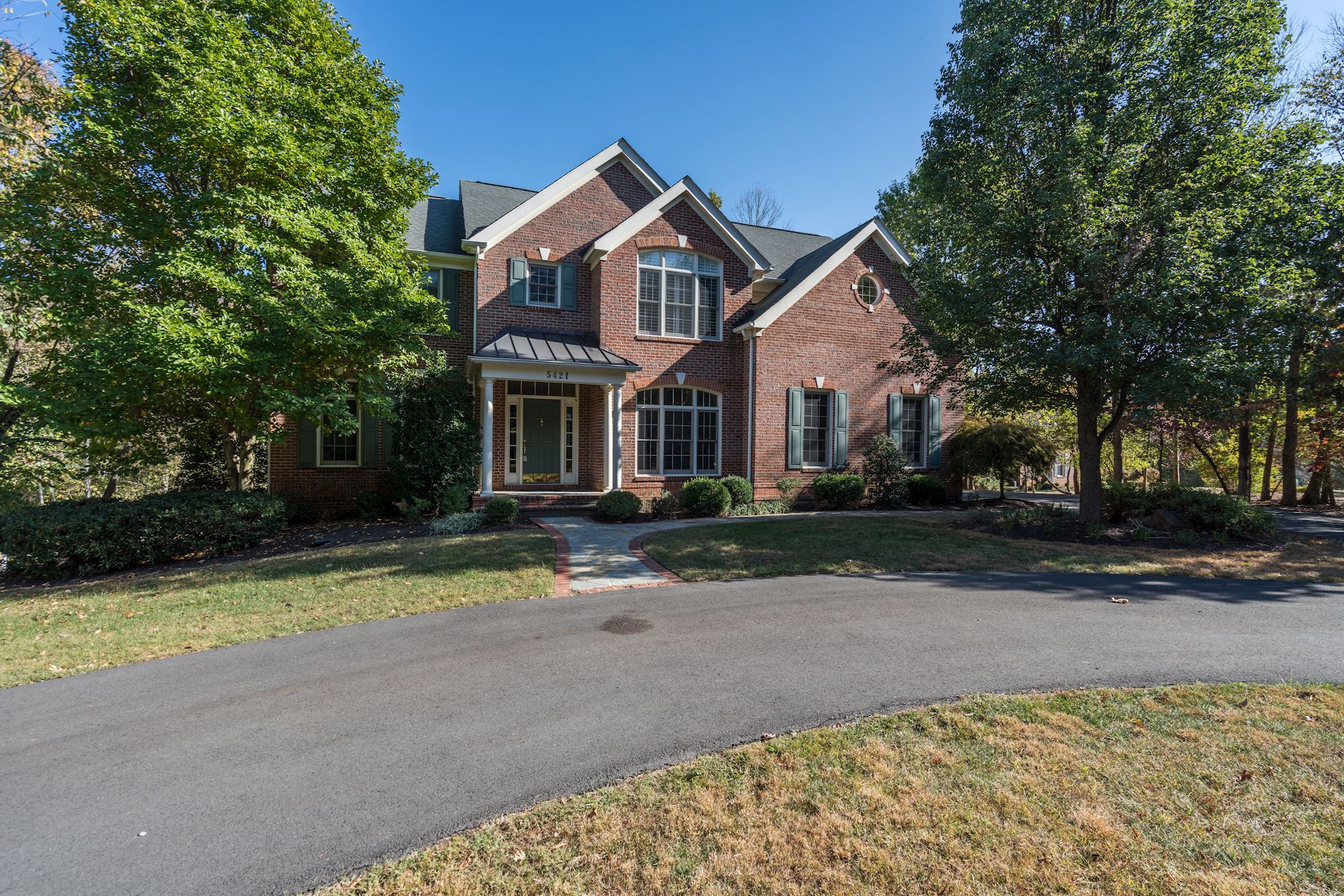 Gorgeous Colonial Home in Sully Estates