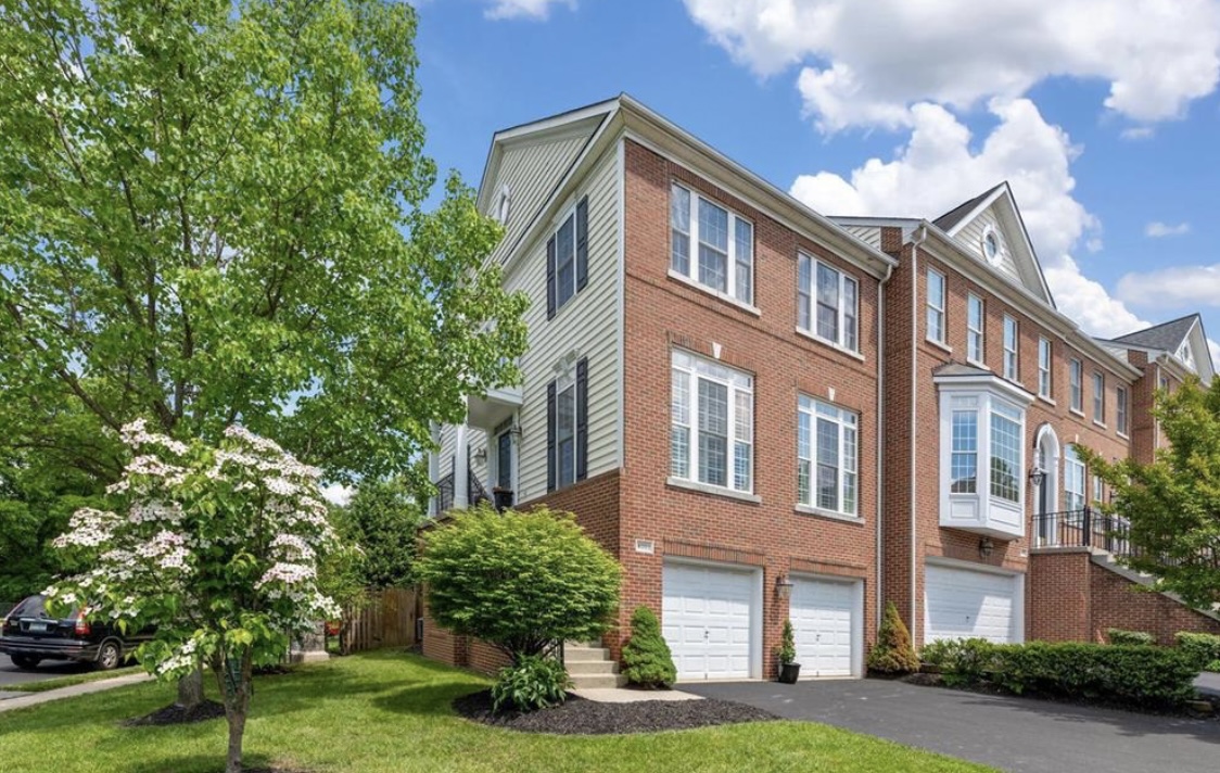 Fairfax, VA Luxury End Unit Townhome