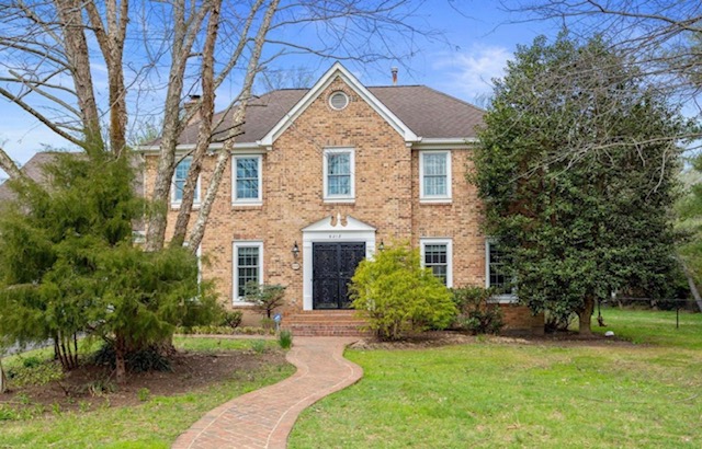 Gorgeous Updated Colonial Home in Sleepy Hollow Estates: Falls Church