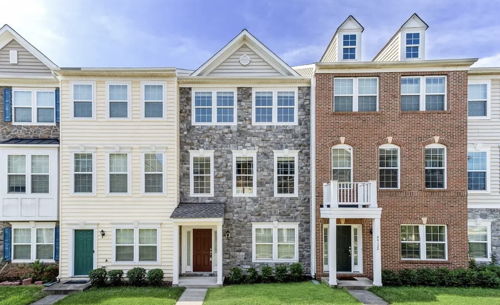 Just Listed: Four-Bedroom Chantilly, VA TOwnhome