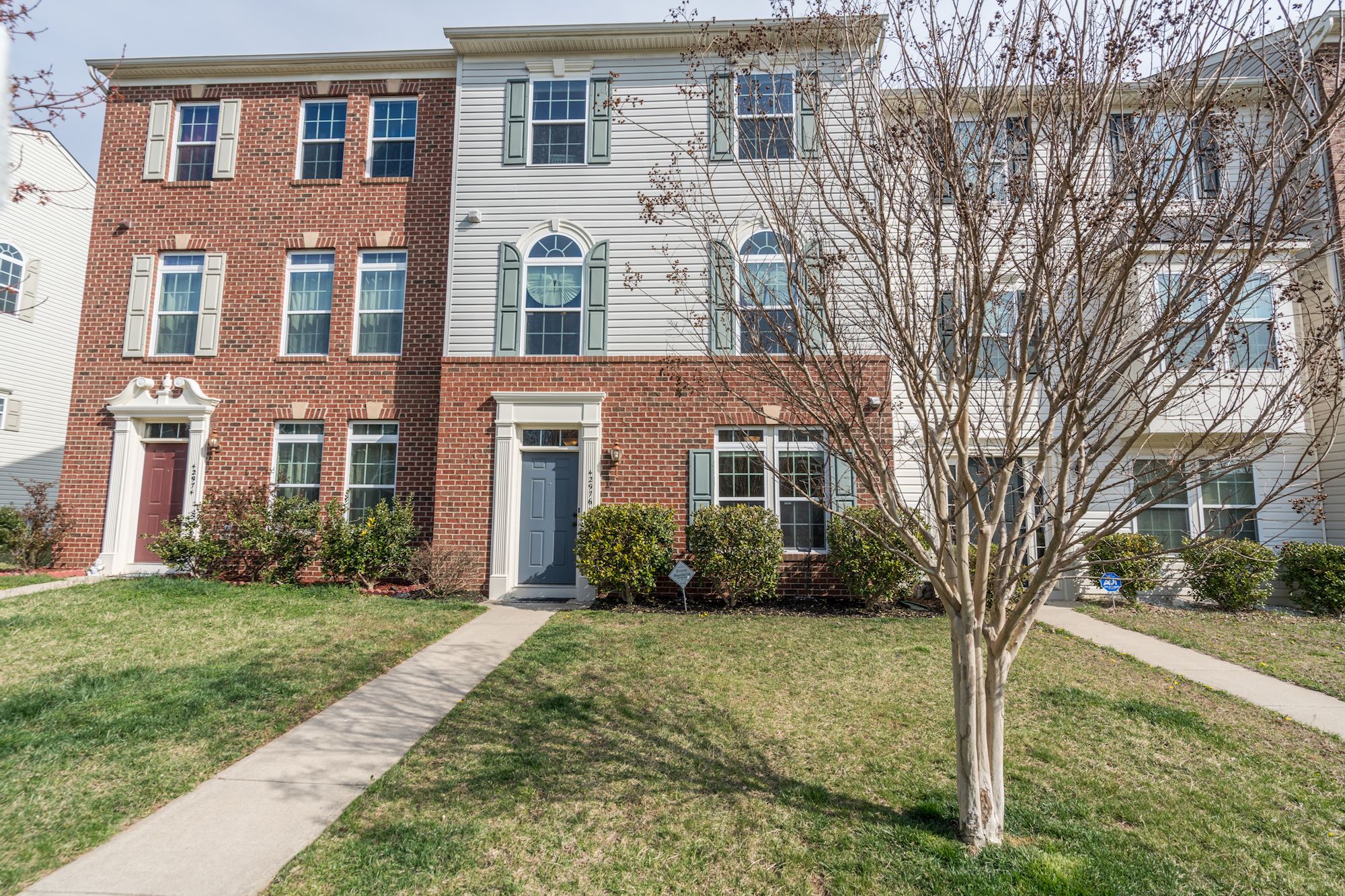 UNDER CONTRACT: Fantastic 3 BD South Riding Townhome