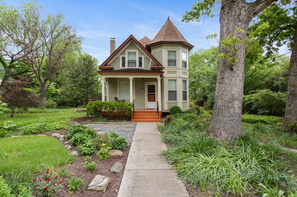 SOLD: Historic Victorian Single Family Herndon Home