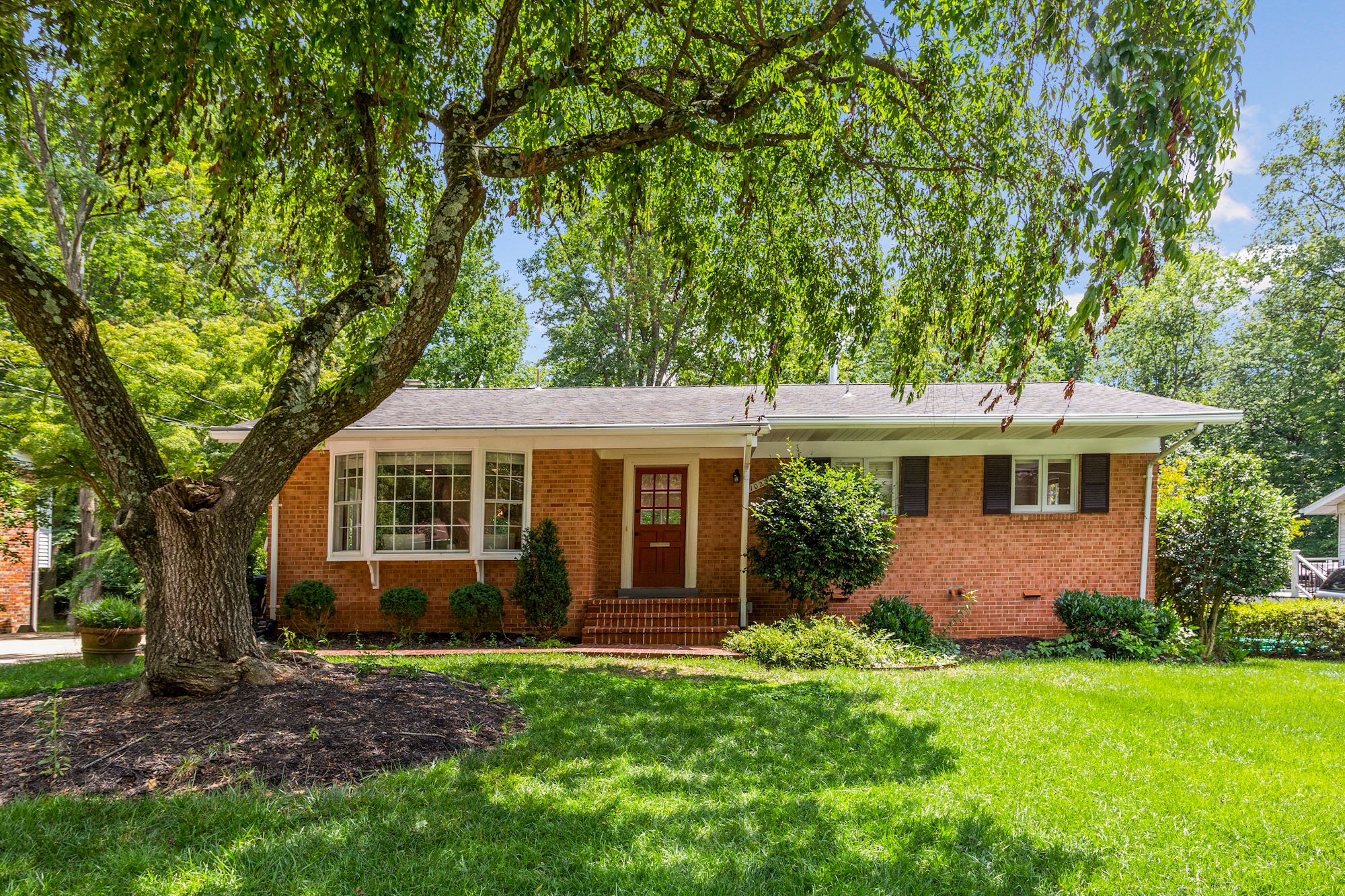 Gorgeously Updated Rambler in the Heart of Fairfax⁣, VA