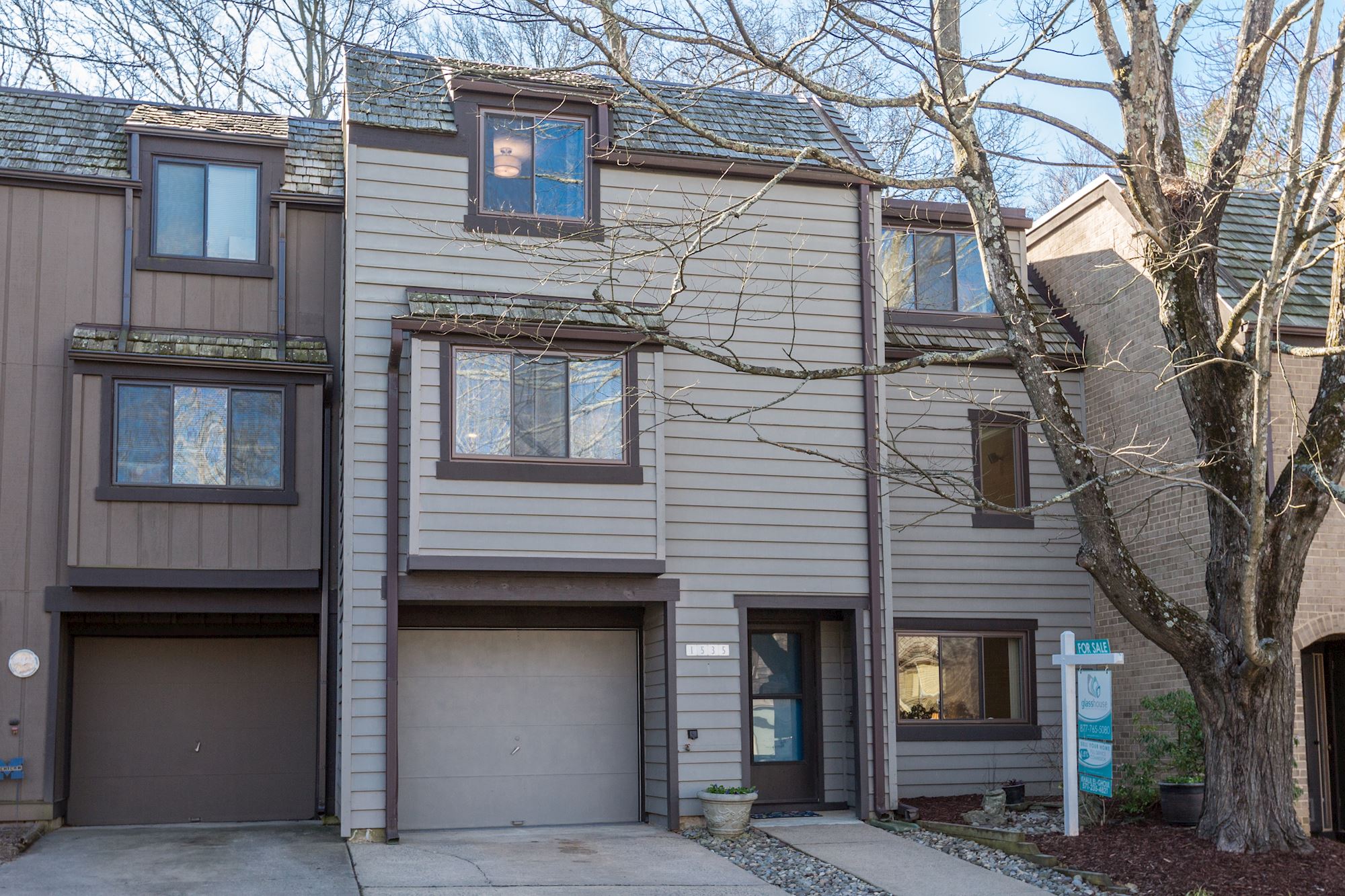 SOLD: 4 BD Renovated Townhome in Reston