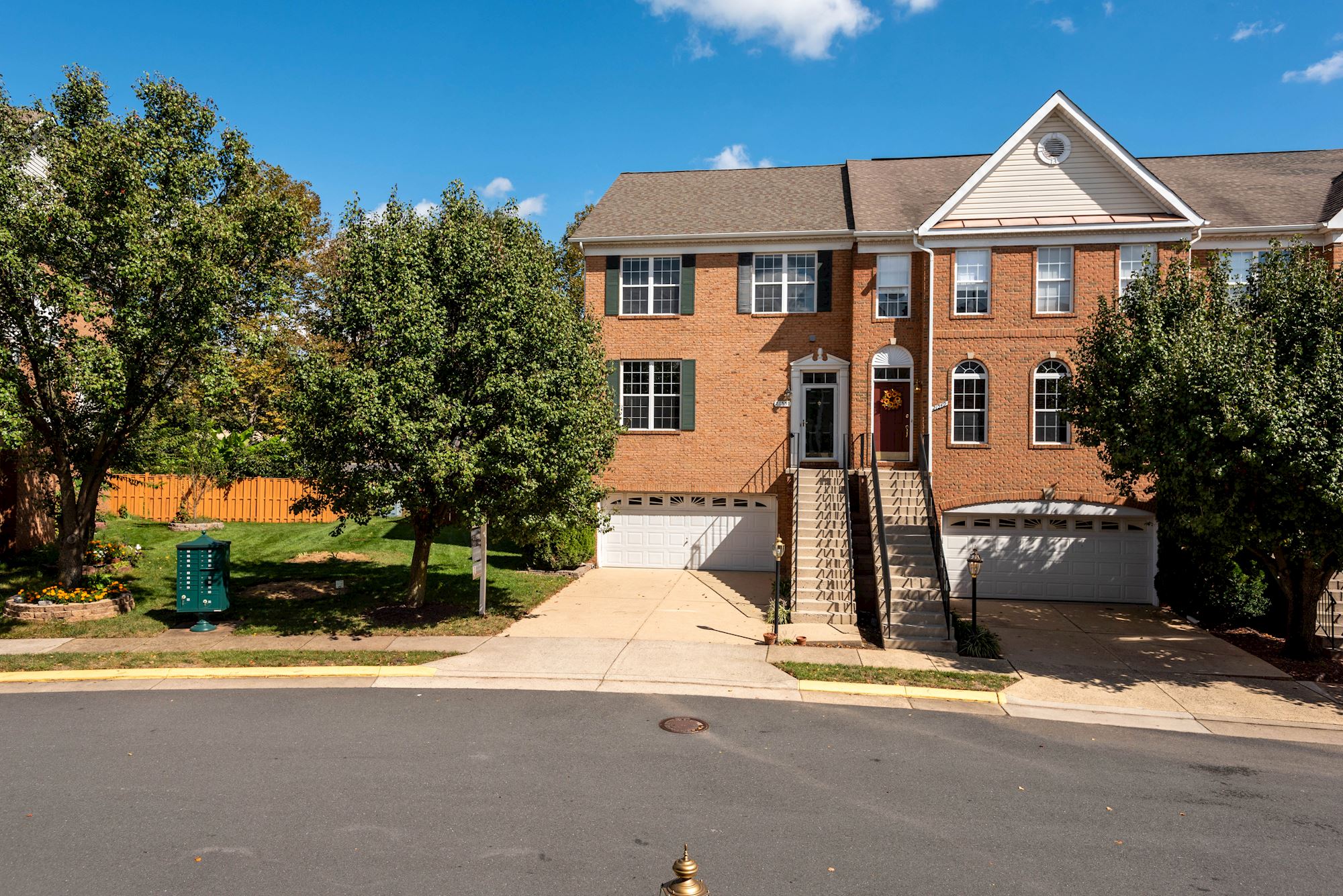 SOLD: 3 BD Modern and Bright Townhome in Ashburn,VA