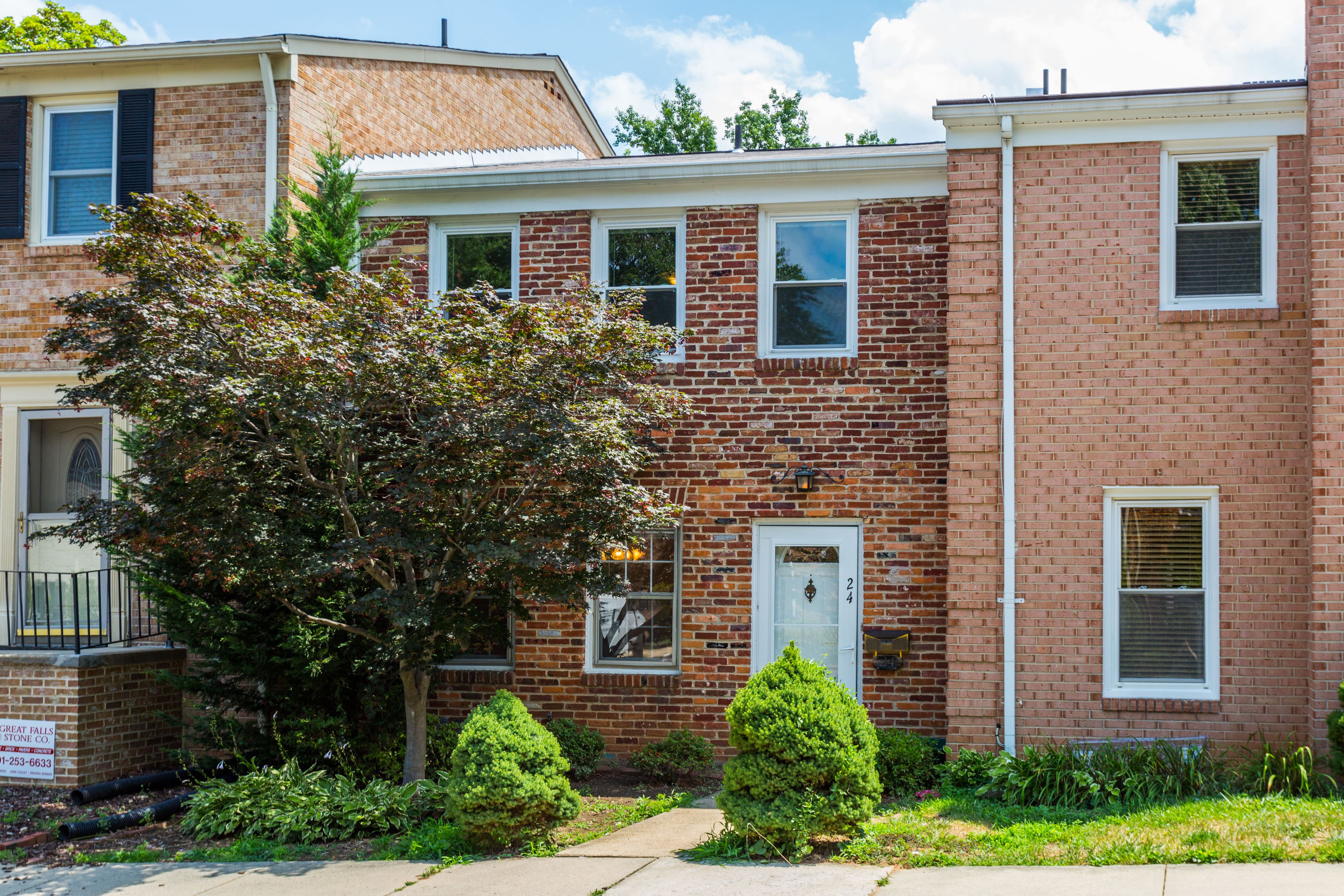 SOLD: Turn-Key Brick Townhome in Gaithersburg