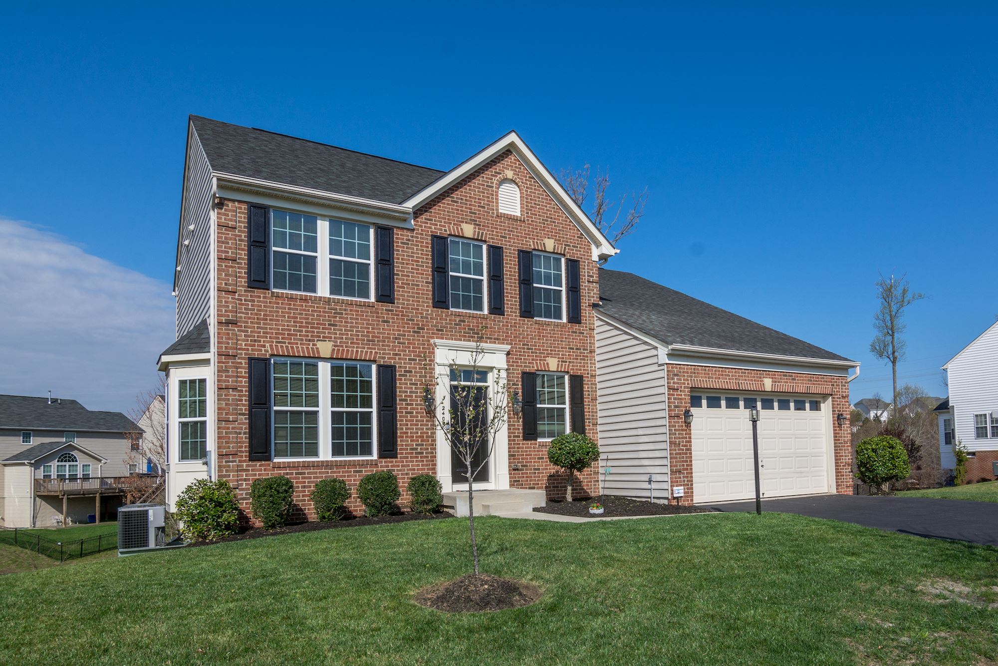 NEW LISTING: 4 BD Corner Lot Home in Woodbridge,VA