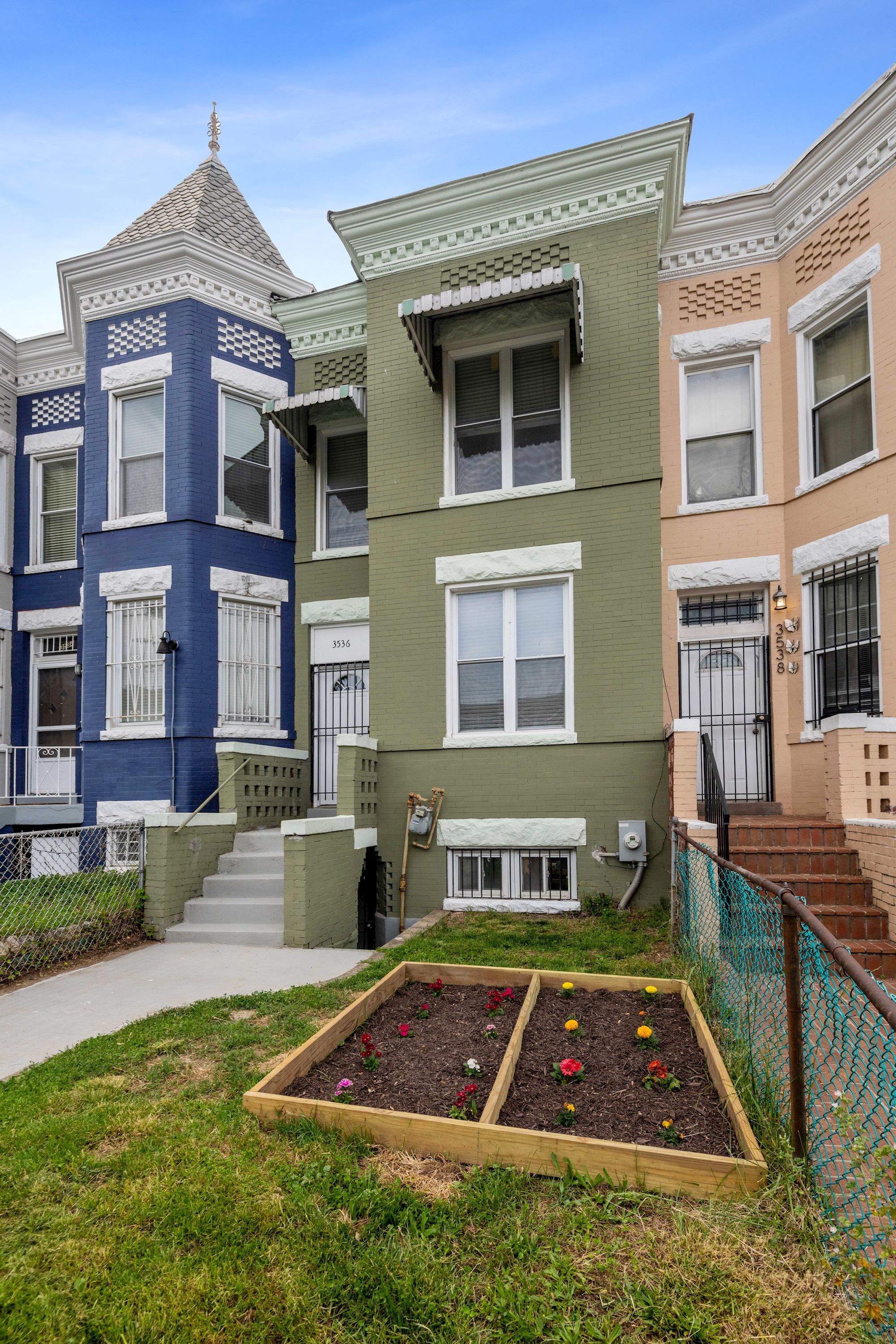 Fully Renovated Victorian 5 BD Row House