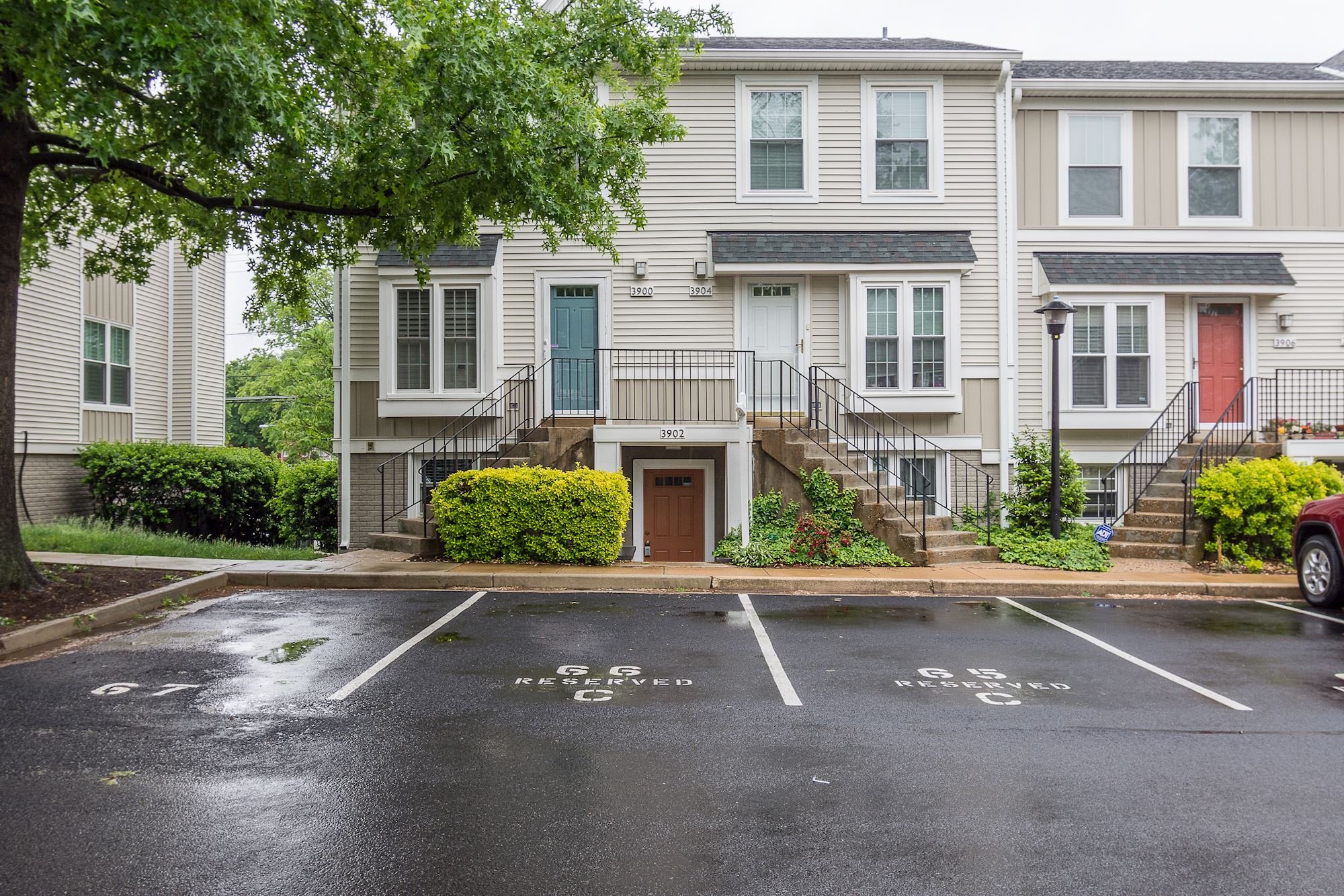 NEW LISTING: 2BD Condo in Alcova Heights