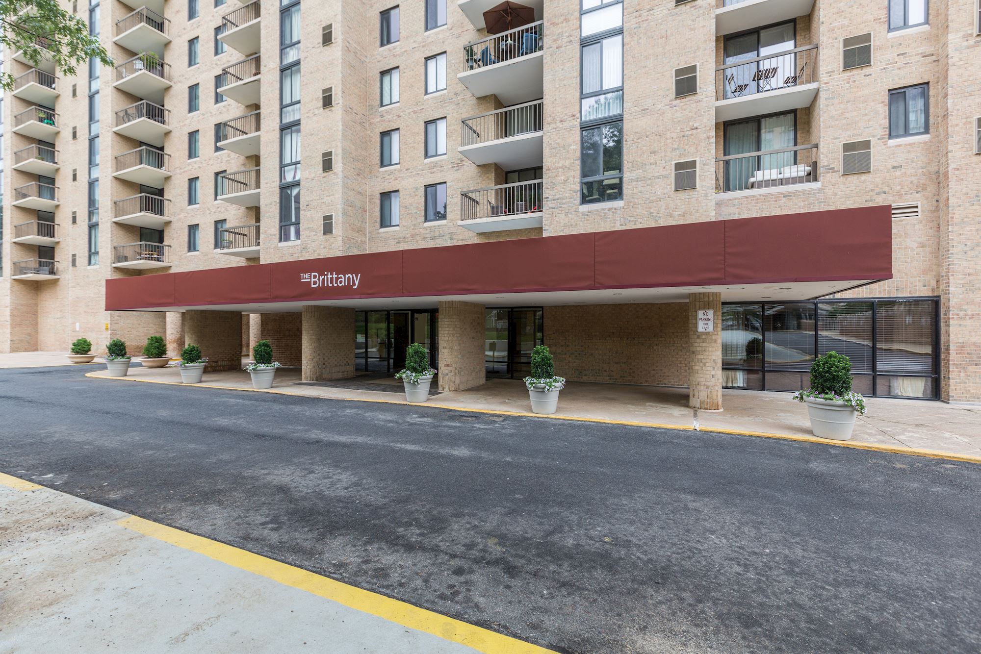 NEW LISTING: Luxury 2 BD, 2 BA 11th Floor Unit in Arlington