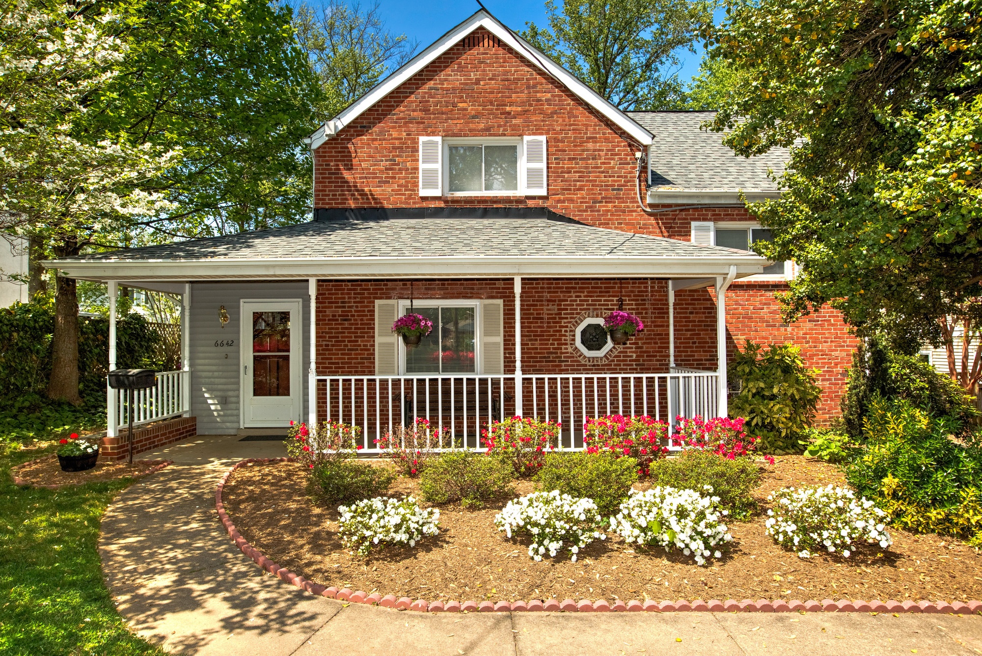 SOLD: Renovated 5 Bedroom in Falls Church