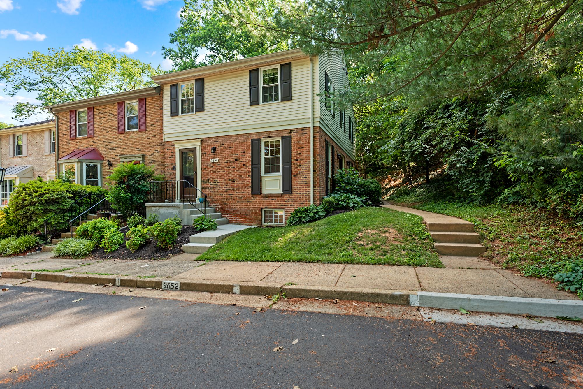 Beautiful End-Unit Townhome in the Desirable Linden Square Community