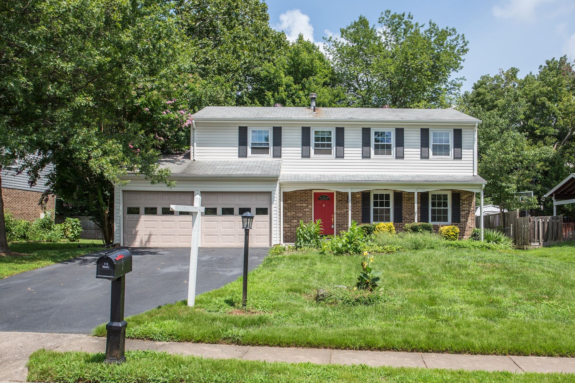 NEW LISTING: Turnkey Colonial With Large Living Spaces in Fairfax, VA