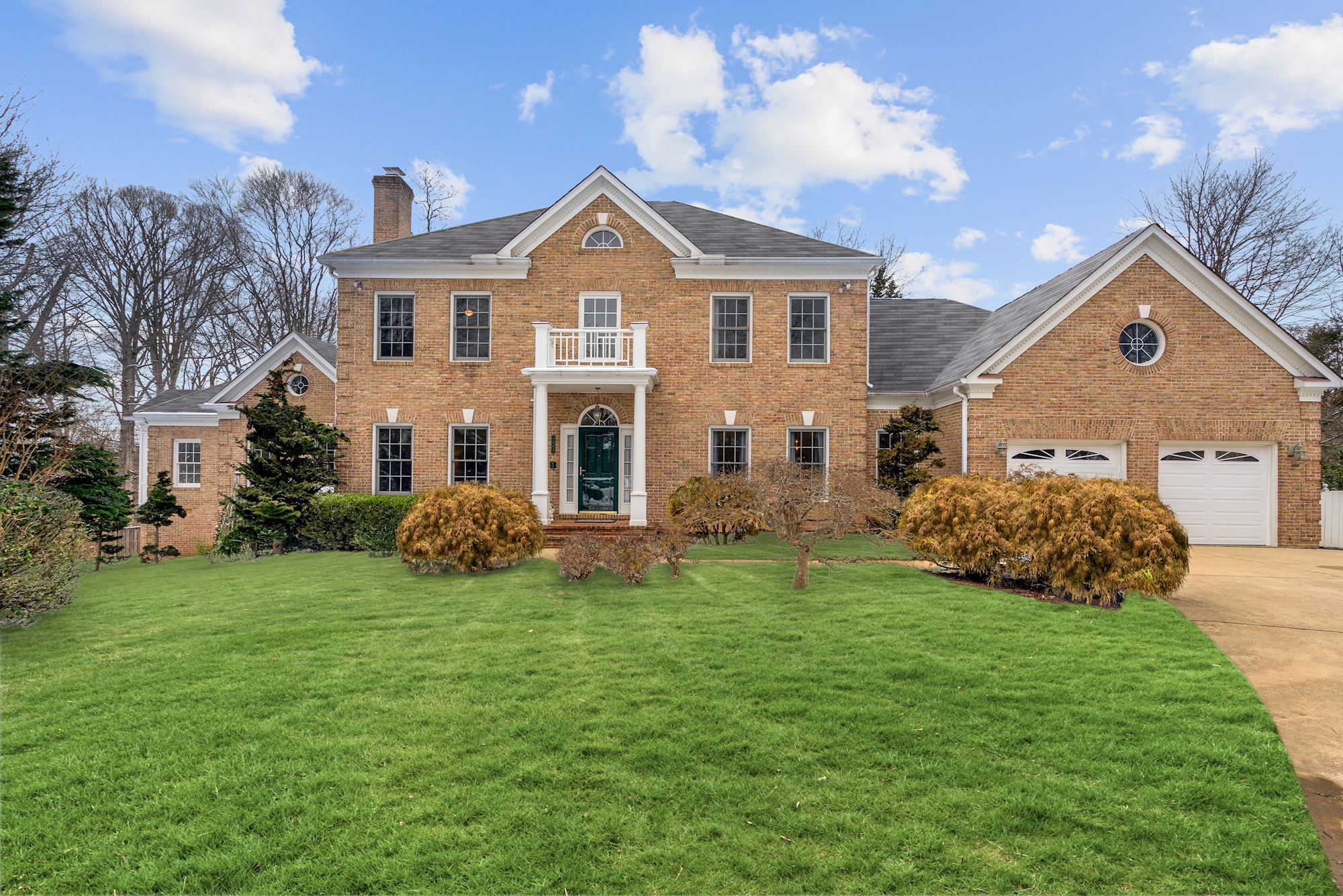 SOLD: Custom Colonial Home With Almost 7000 sqft in Community of Vienna Glen